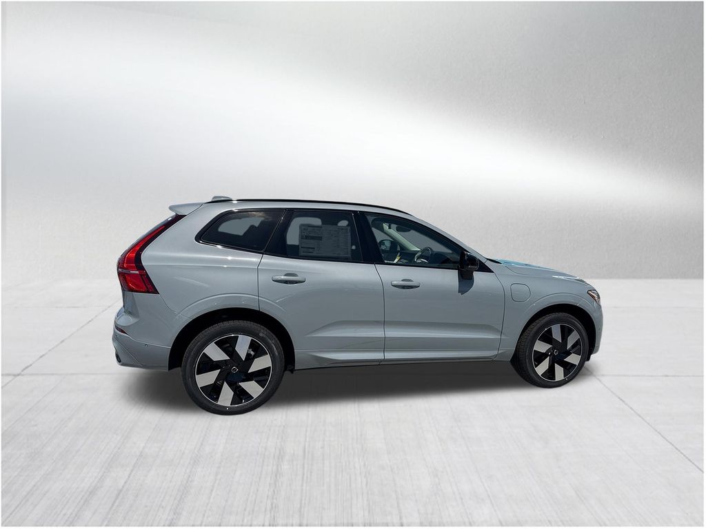 2025 Volvo XC60 Plus - Photo 2