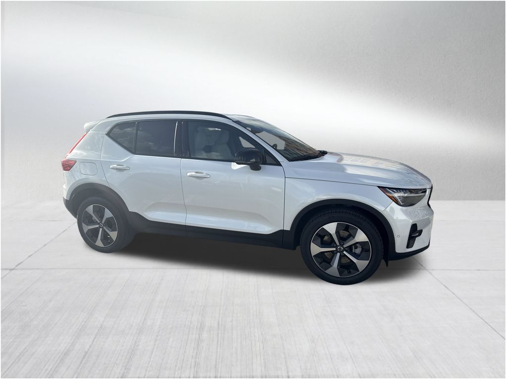 2026 Volvo XC40 Plus photo 3