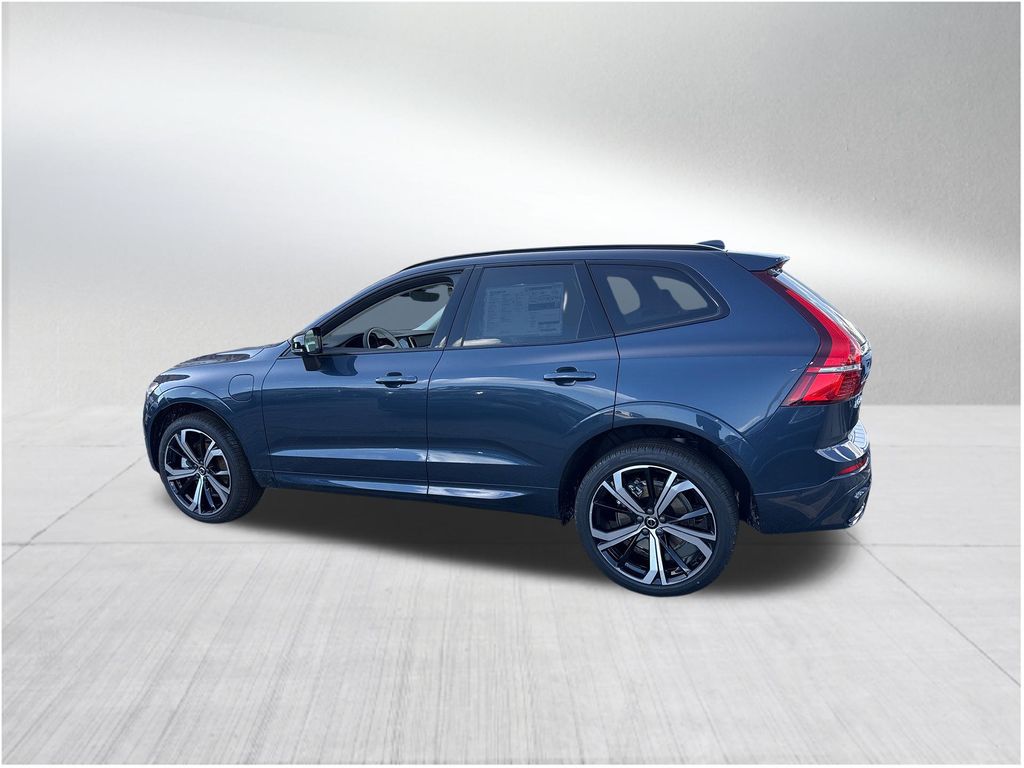2025 Volvo XC60 Hybrid T8 photo 2