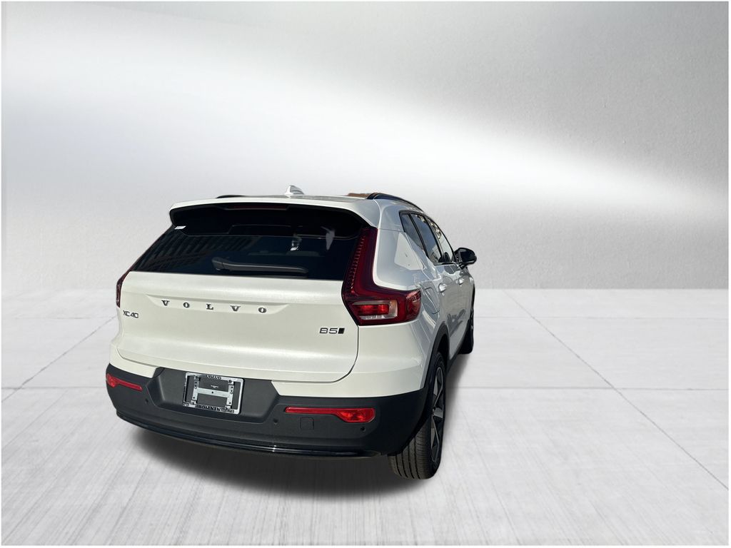 2026 Volvo XC40 Plus photo 4