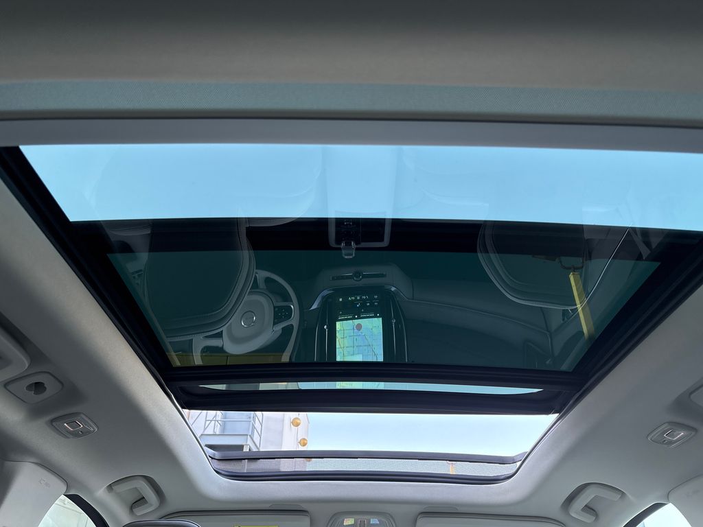 2026 Volvo XC90 Ultra - Photo 18