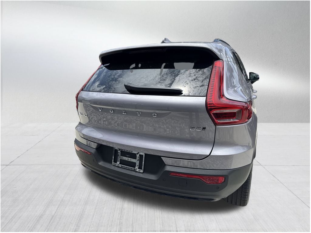 New 2026 Volvo XC40 B5 Core SUV