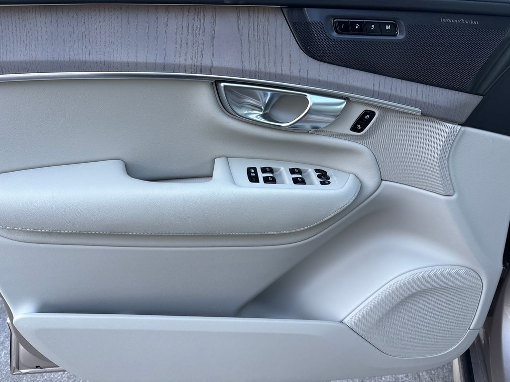 2026 Volvo XC90 Ultra - Photo 7
