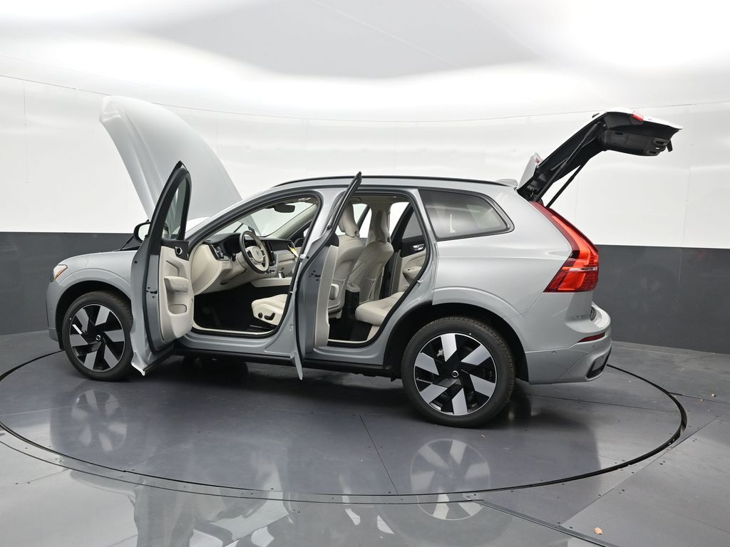2025 Volvo XC60 Plus - Photo 32