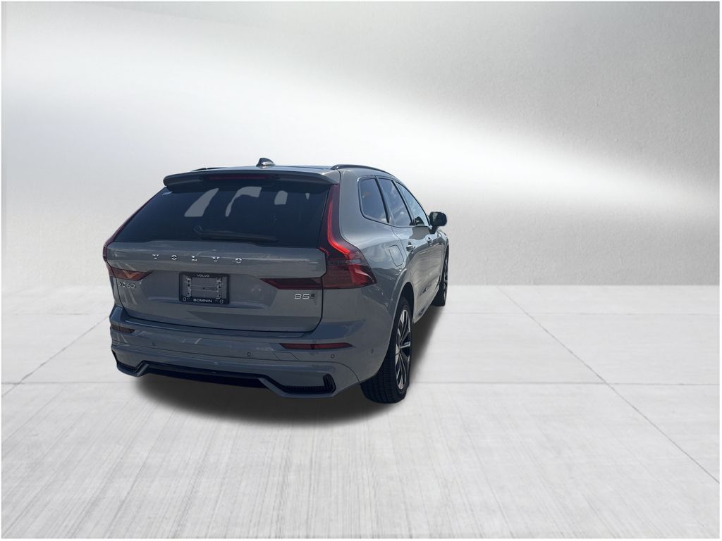 2026 Volvo XC60 B5 Plus photo 4