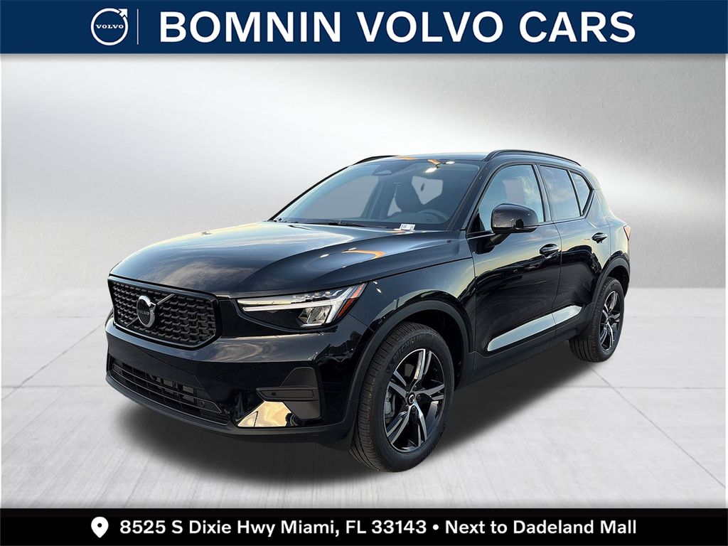 2026 Volvo XC40 Core's photo