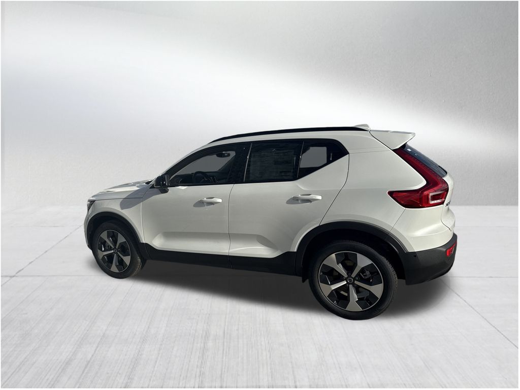 2026 Volvo XC40 Plus photo 2