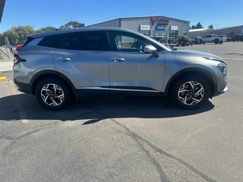 Used 2024 Kia Sportage LX SUV