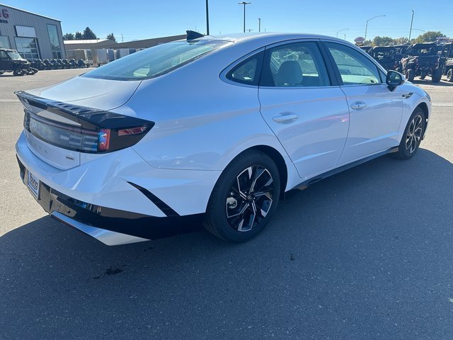 2024 Hyundai Sonata SEL photo 3