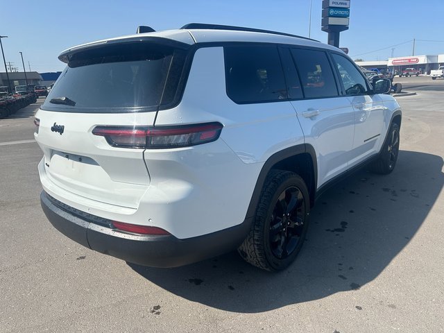 2023 Jeep Grand Cherokee Altitude photo 3