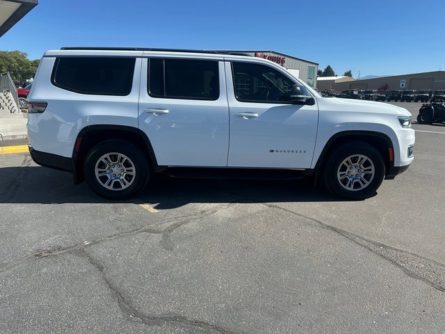 2023 Jeep Wagoneer Base photo 2