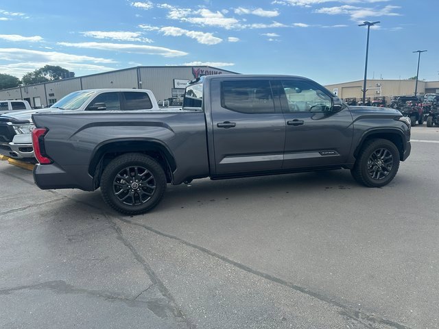2022 Toyota Tundra Platinum CrewMax photo 2