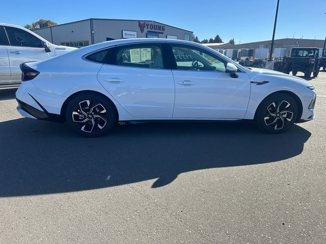 2024 Hyundai Sonata SEL photo 2