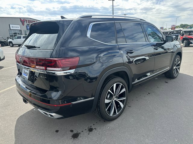 2024 Volkswagen Atlas SEL Premium R-Line photo 3