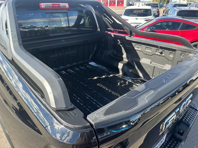 2025 GMC Canyon AT4 - Photo 13