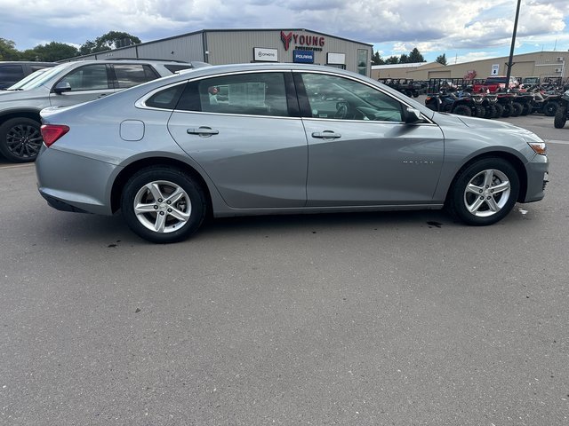 2024 Chevrolet Malibu 1LT photo 2