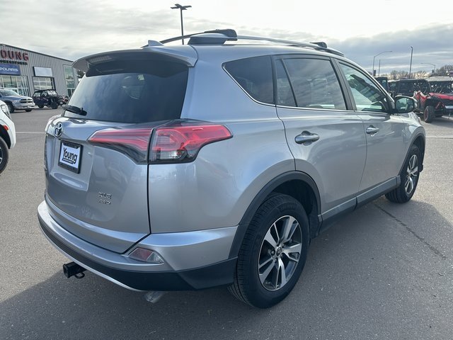 2016 Toyota RAV4 XLE photo 3