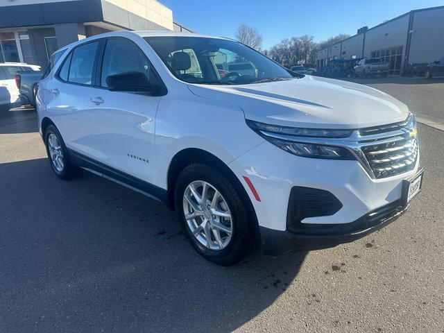 2022 Chevrolet Equinox LS's photo