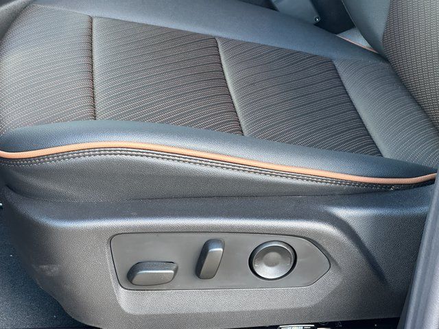 2025 GMC Canyon AT4 - Photo 16