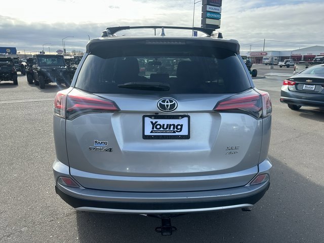 2016 Toyota RAV4 XLE photo 4