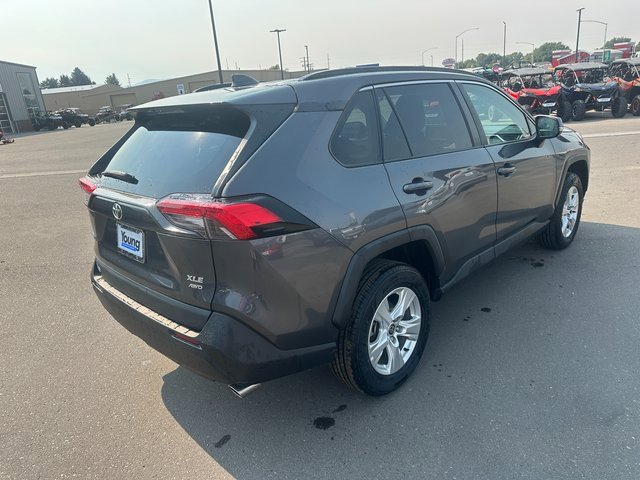 2021 Toyota RAV4 XLE photo 2