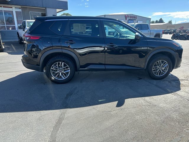 2024 Nissan Rogue S photo 2