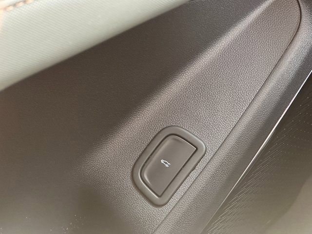 2025 GMC Acadia AT4 - Photo 32