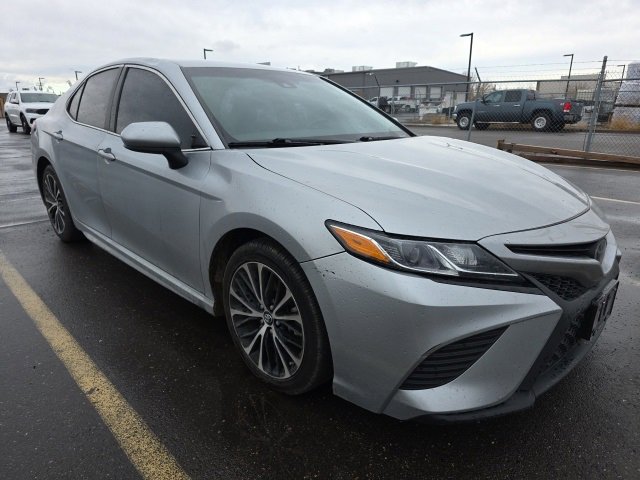 2018 Toyota Camry SE's photo