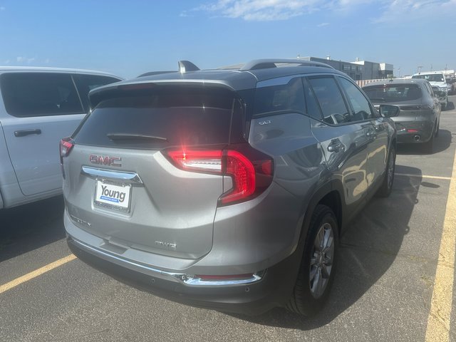 2024 Gmc Terrain SLT photo 2