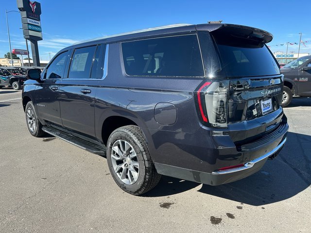 2025 Chevrolet Suburban LT photo 4