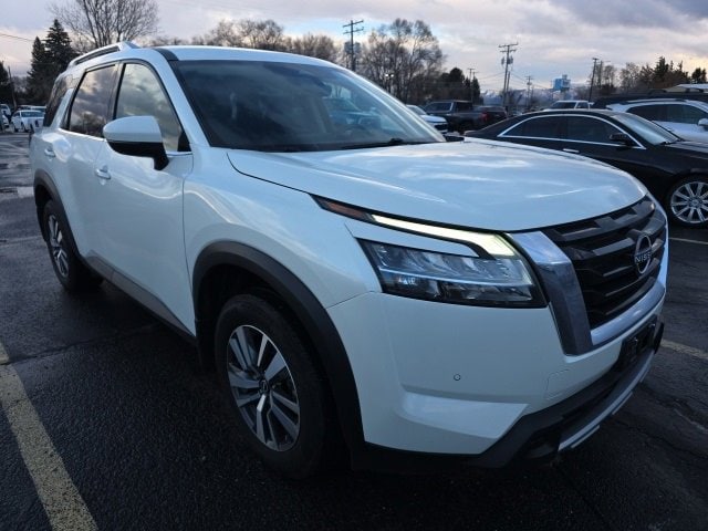 2024 Nissan Pathfinder SL's photo