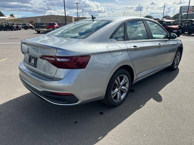 2024 Volkswagen Jetta SE photo 2