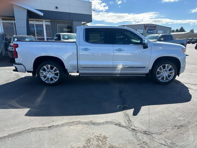 2023 Chevrolet Silverado 1500 High Country photo 2