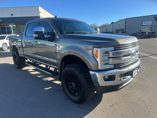 2019 Ford F-350 Super Duty Lariat's photo