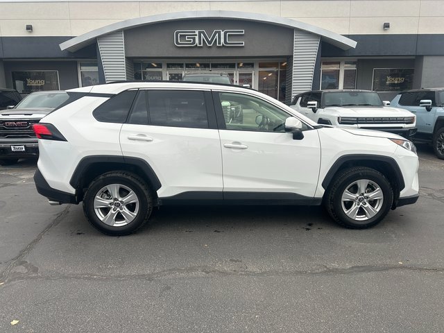 2020 Toyota RAV4 XLE photo 2