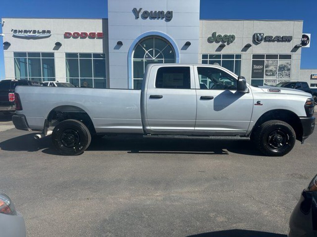 New 2026 Ram 2500 TRADESMAN CREW CAB 4X4 8' BOX Pickup