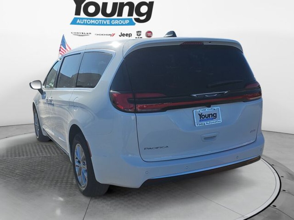 New 2027 Chrysler Pacifica SELECT AWD Passenger Van
