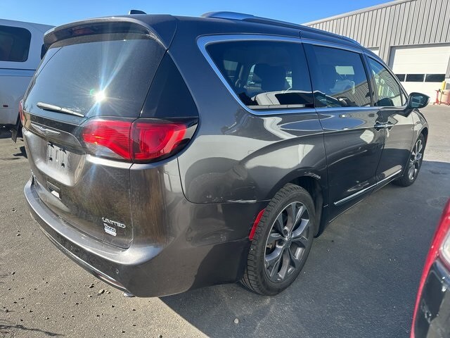 2019 Chrysler Pacifica Limited photo 2
