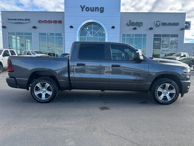 2025 Ram 1500 Tradesman photo 2