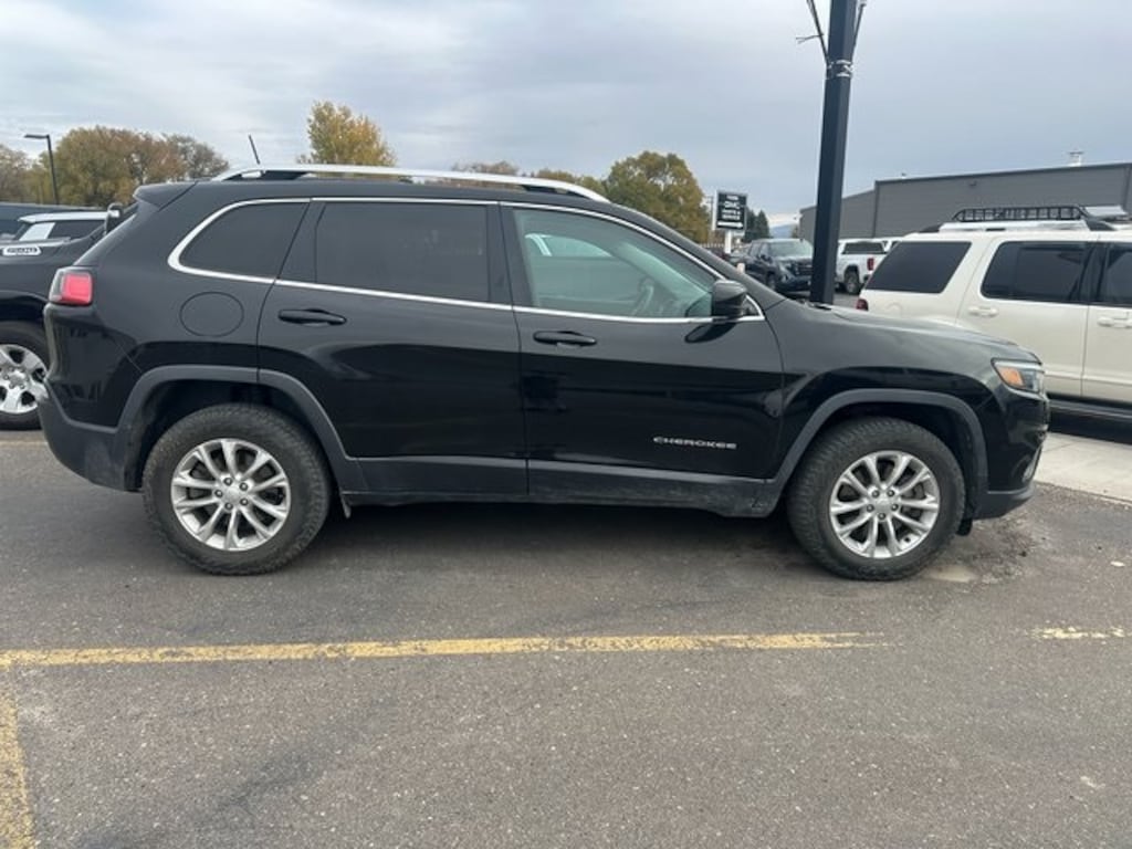 Used 2019 Jeep Cherokee Latitude 4x4 SUV