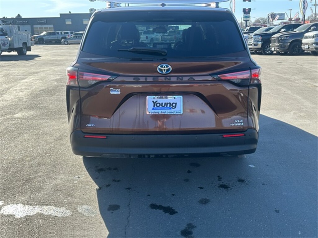 Used 2022 Toyota Sienna XLE 7 Passenger Van Passenger Van