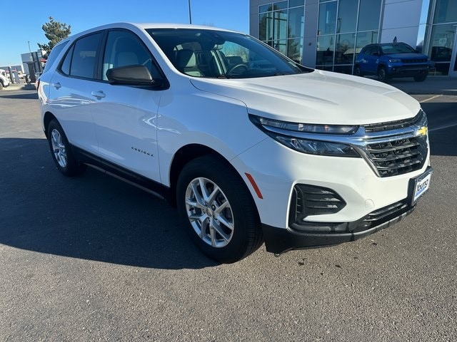 2024 Chevrolet Equinox LS's photo