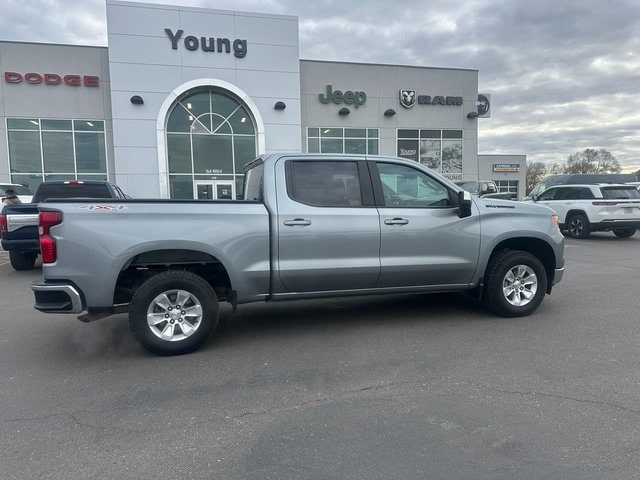 2023 Chevrolet Silverado 1500 LT photo 2