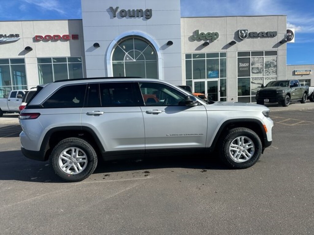 New 2025 Jeep Grand Cherokee LAREDO 4X4 Sport Utility