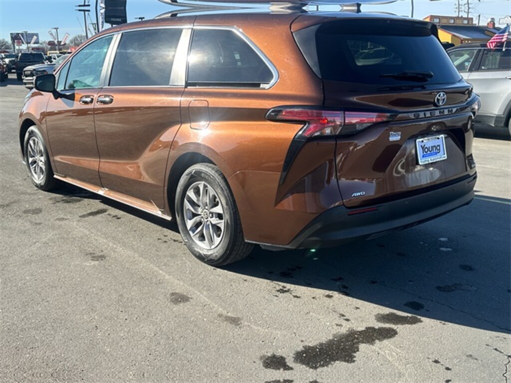 Used 2022 Toyota Sienna XLE 7 Passenger Van Passenger Van