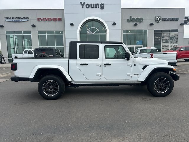 2023 Jeep Gladiator Overland photo 2