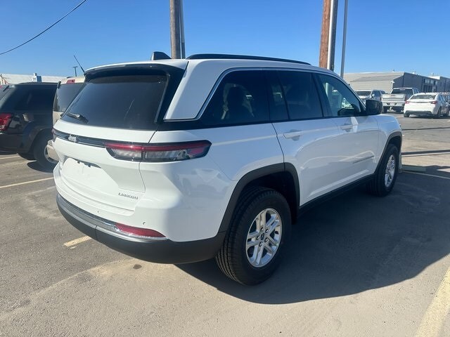 2025 Jeep Grand Cherokee Laredo photo 2