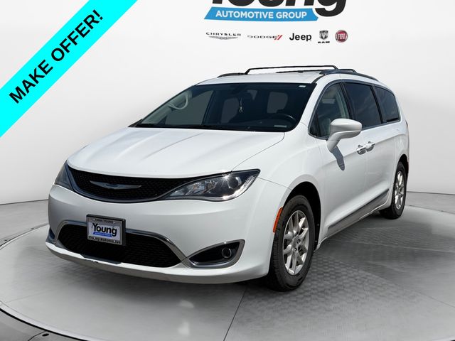 2020 Chrysler Pacifica Touring L's photo