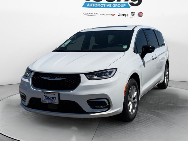 2026 Chrysler Pacifica Limited AWD's photo