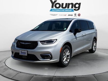 2026 Chrysler Pacifica LIMITED AWD Passenger Van